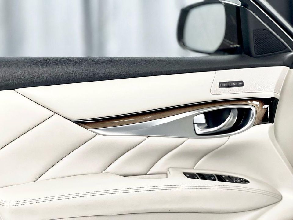2015 INFINITI Q70 3.7