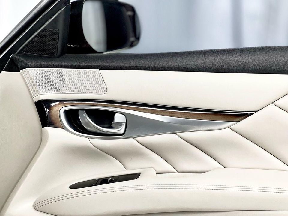 2015 INFINITI Q70 3.7