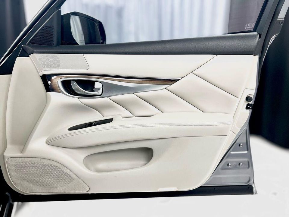2015 INFINITI Q70 3.7