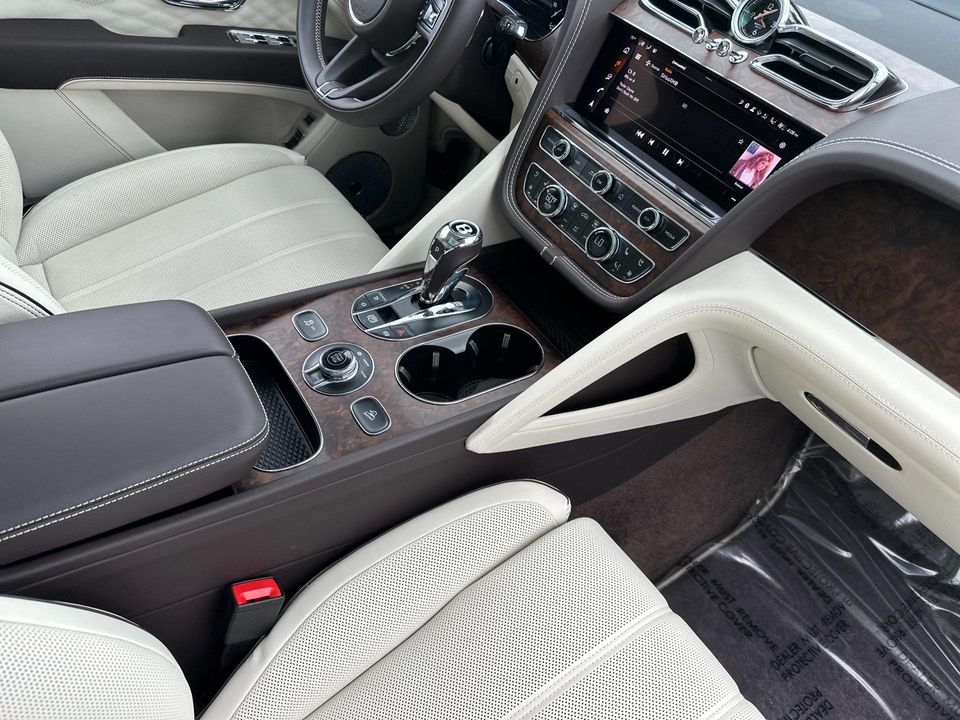 2025 Bentley Bentayga