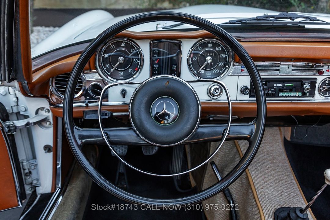1966 Mercedes-Benz 230SL
