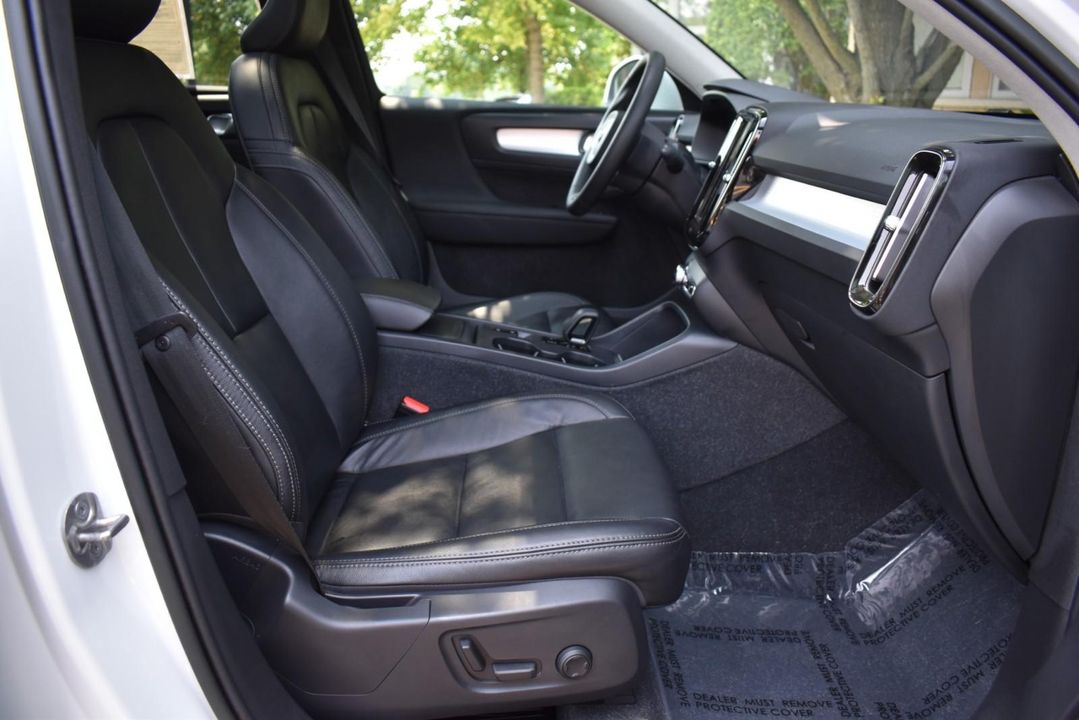 2022 Volvo XC40 T5 AWD