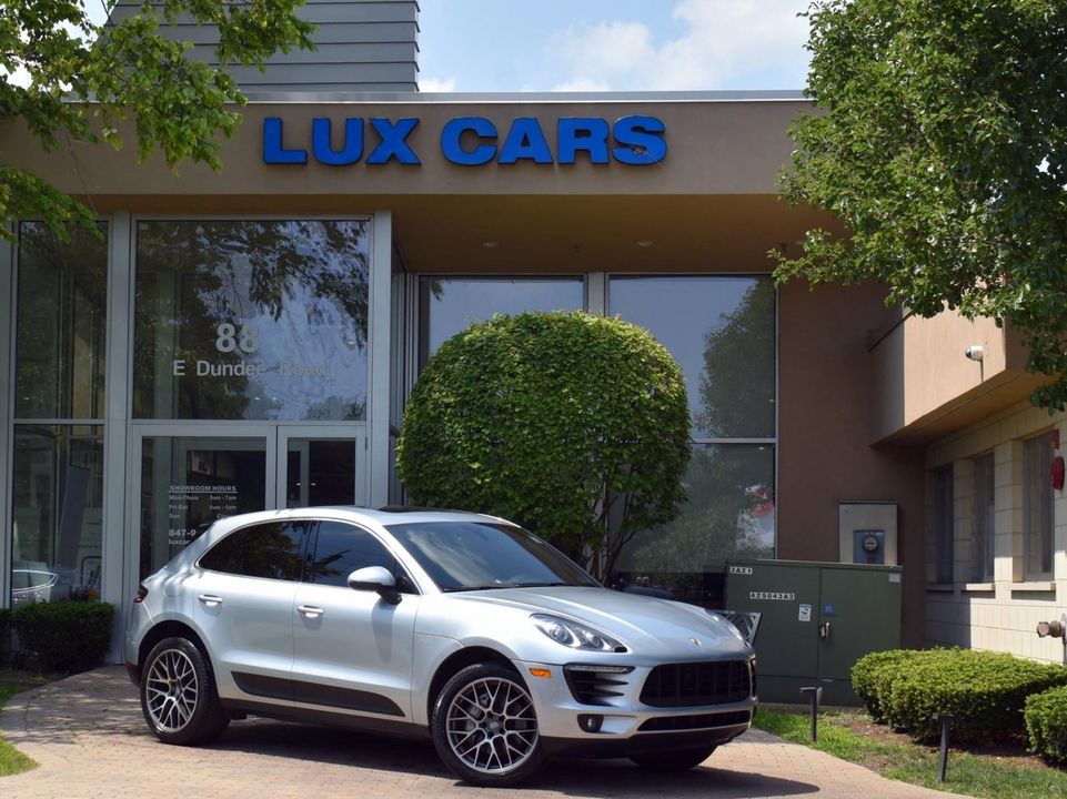 2016 Porsche Macan S w Premium Pkg, Infotainment Pkg, ParkAssist (F/R) w Reversing Camer
