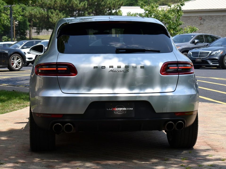 2016 Porsche Macan S w Premium Pkg, Infotainment Pkg, ParkAssist (F/R) w Reversing Camer