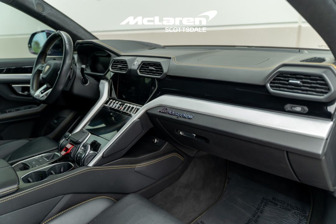 2021 LAMBORGHINI URUS