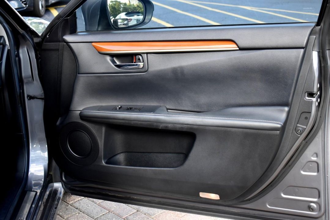 2013 Lexus ES 300h