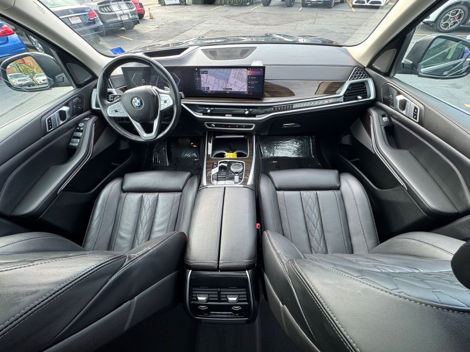 2023 BMW X7