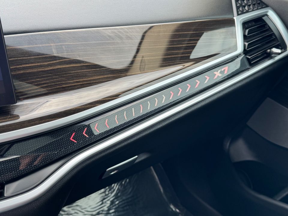 2023 BMW X7