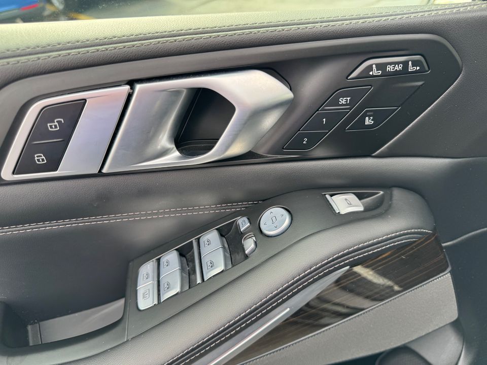 2023 BMW X7