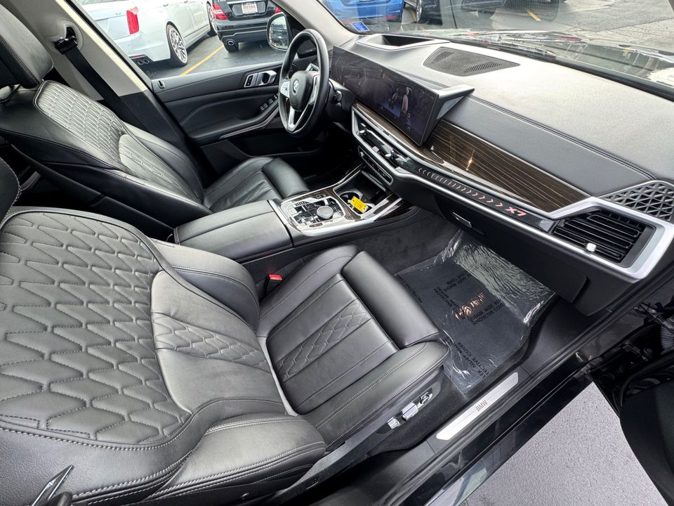 2023 BMW X7