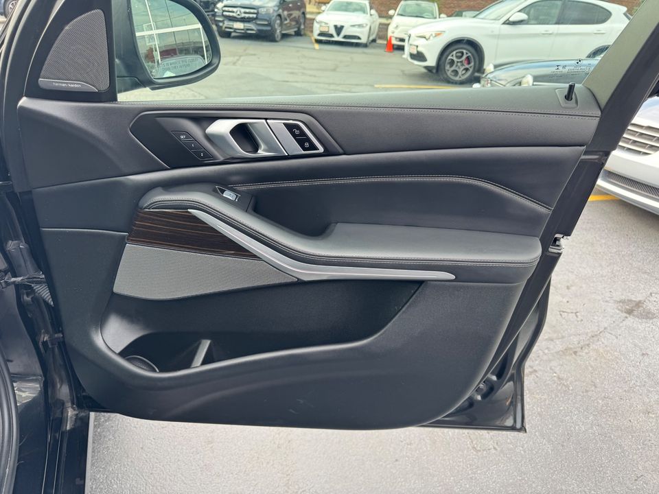 2023 BMW X7