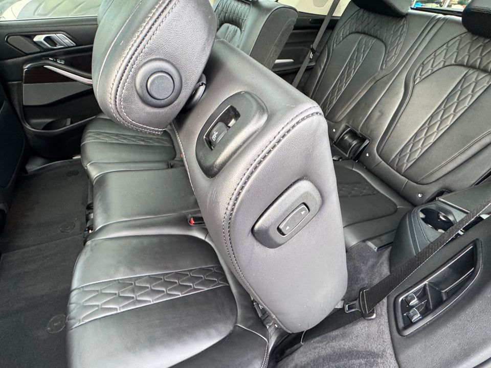 2023 BMW X7