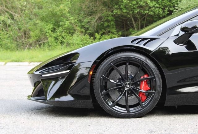 2023 McLaren Artura
