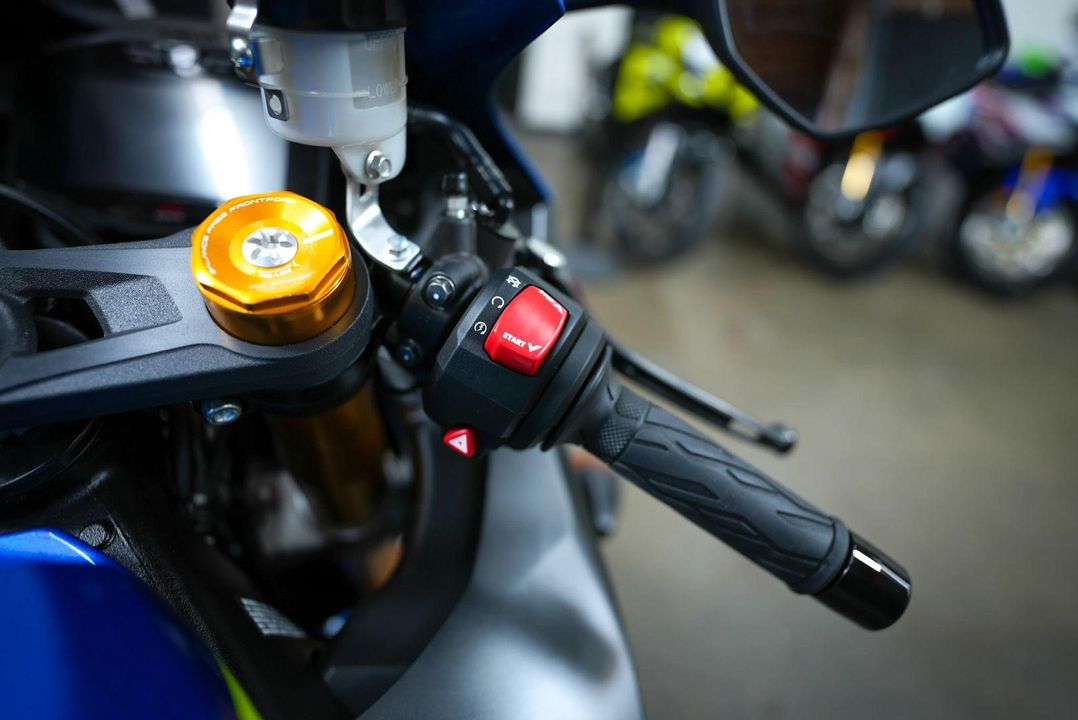 2018 Suzuki GSX-R1000RZL8