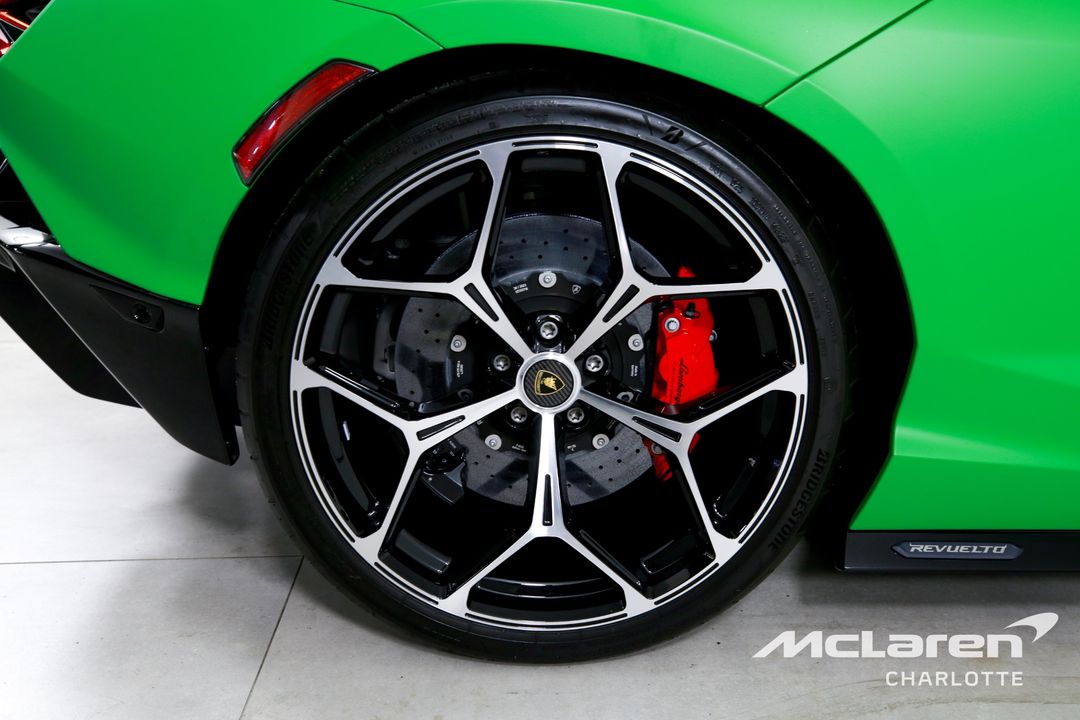 2024 Lamborghini Revuelto