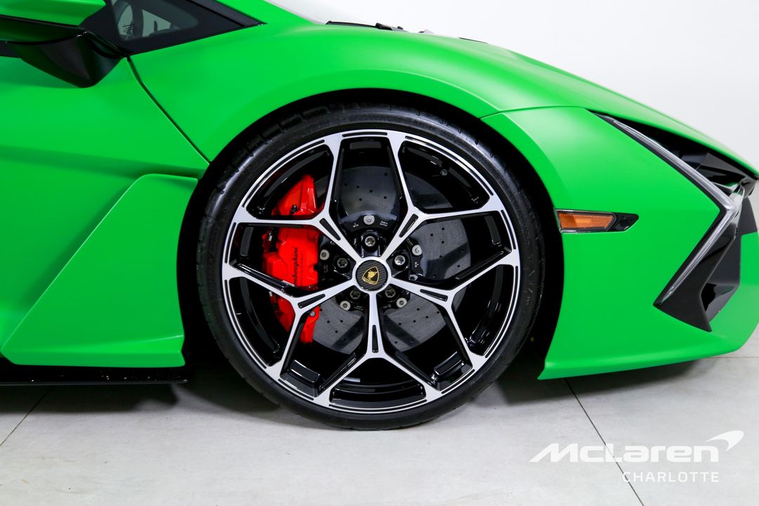 2024 Lamborghini Revuelto