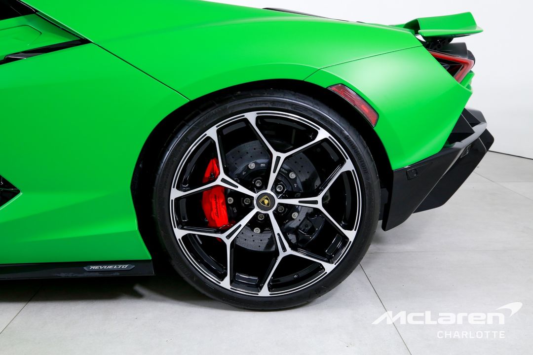 2024 Lamborghini Revuelto