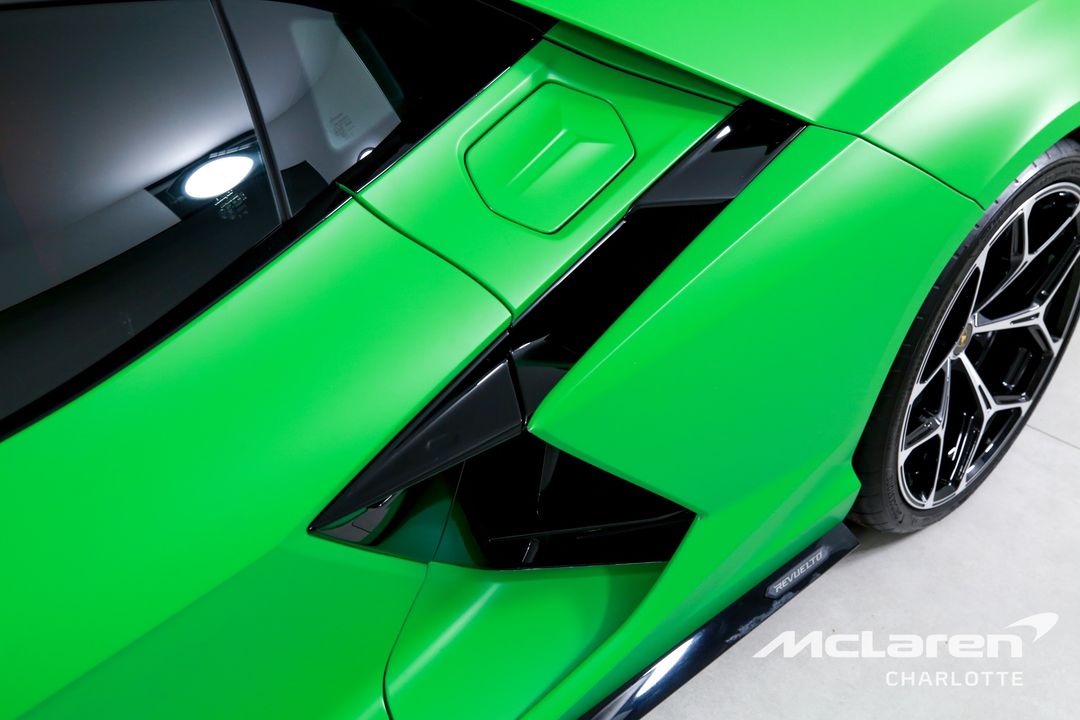 2024 Lamborghini Revuelto