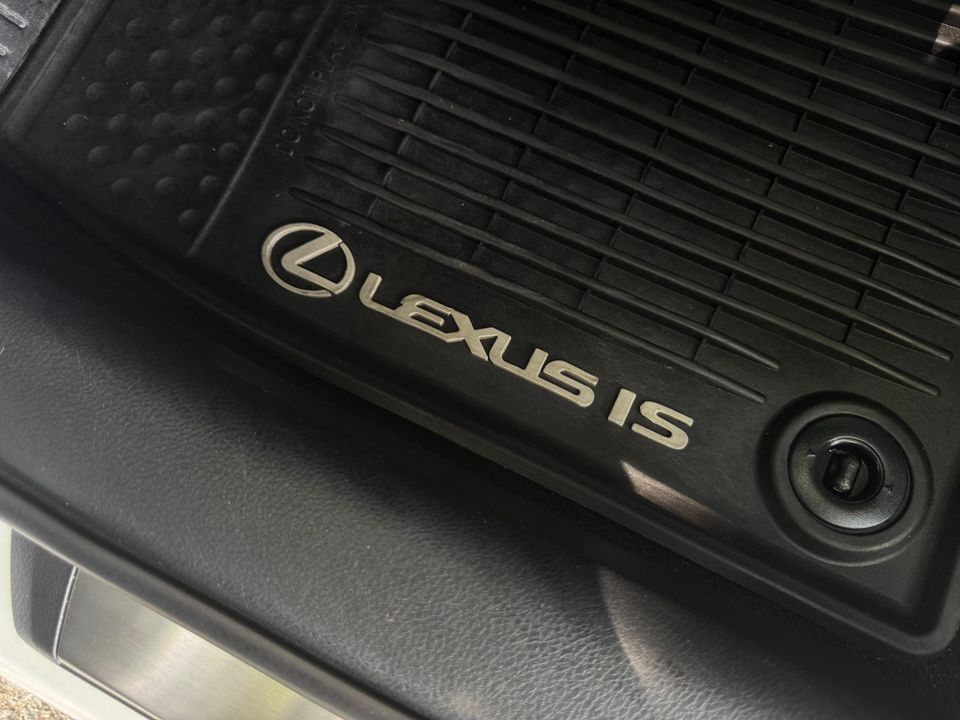 2017 Lexus IS 300