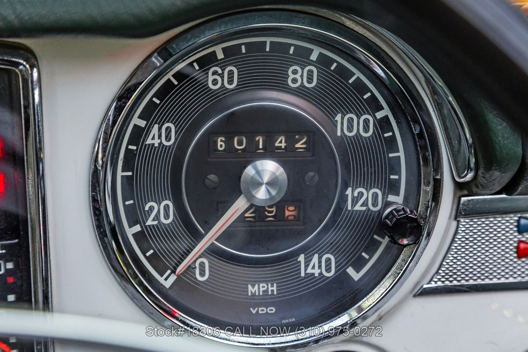 1968 Mercedes-Benz 280SL Pagoda