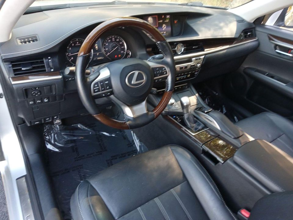 2016 Lexus ES