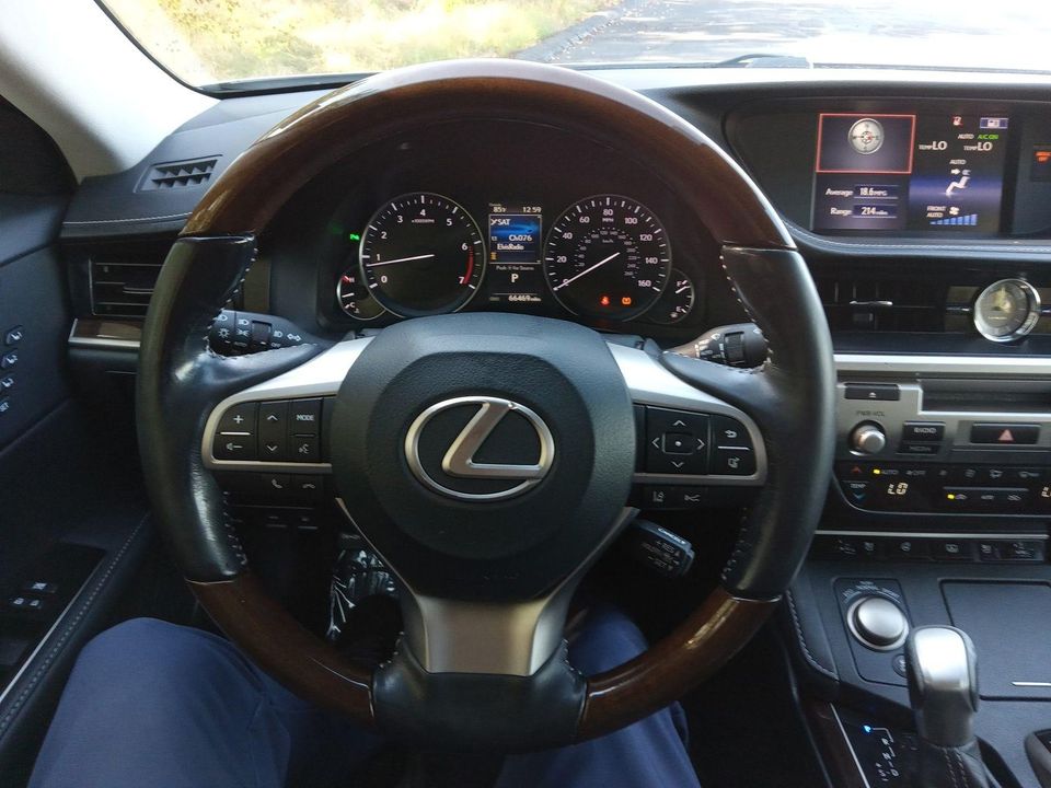 2016 Lexus ES