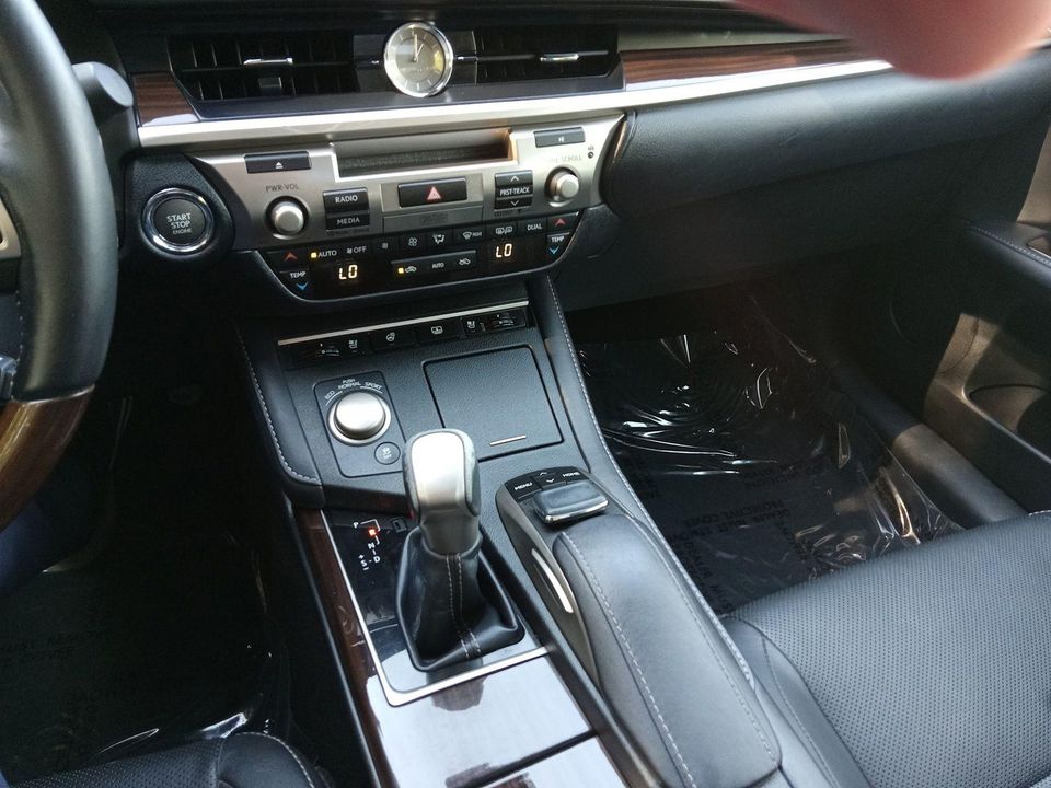 2016 Lexus ES