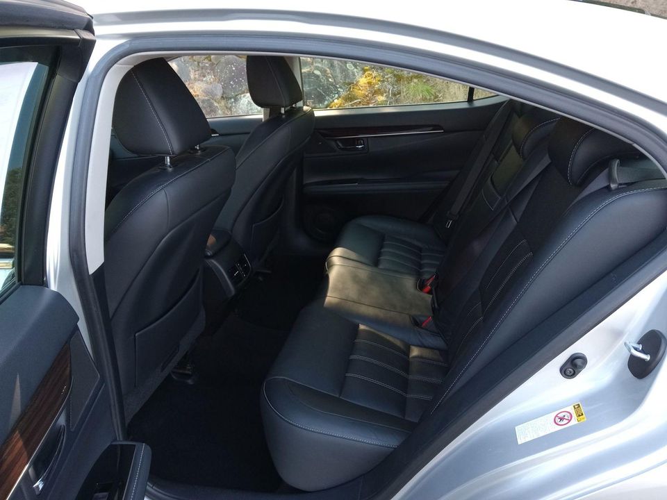 2016 Lexus ES