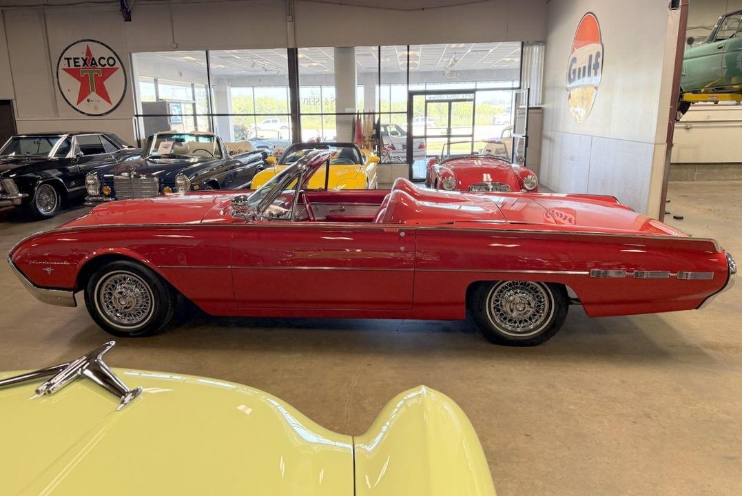 1962 Ford Thunderbird