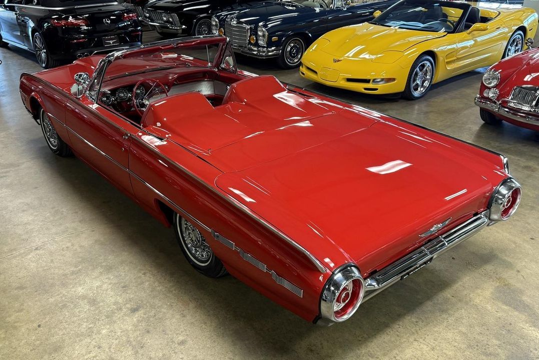 1962 Ford Thunderbird