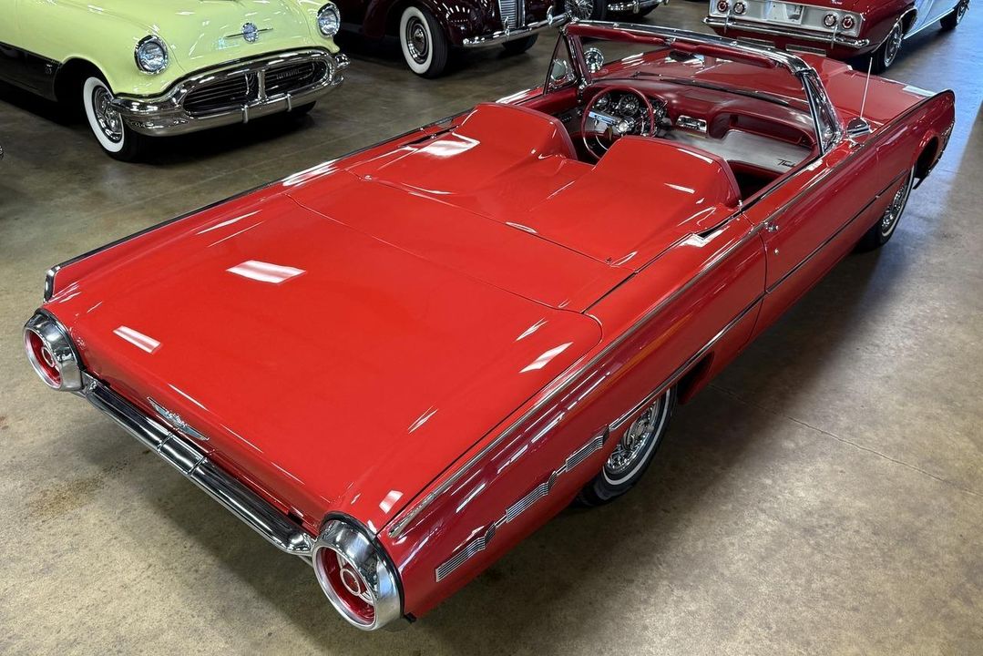 1962 Ford Thunderbird
