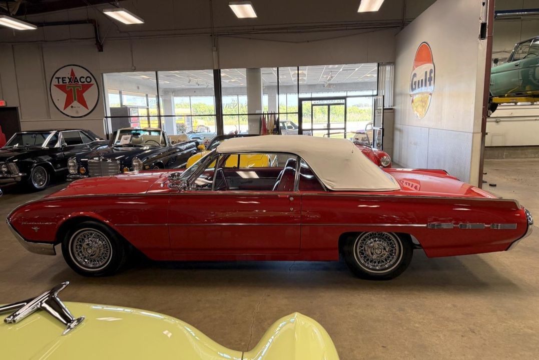 1962 Ford Thunderbird