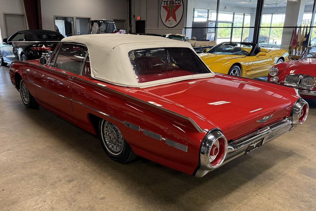 1962 Ford Thunderbird