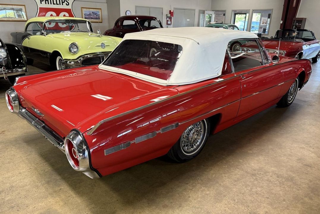 1962 Ford Thunderbird