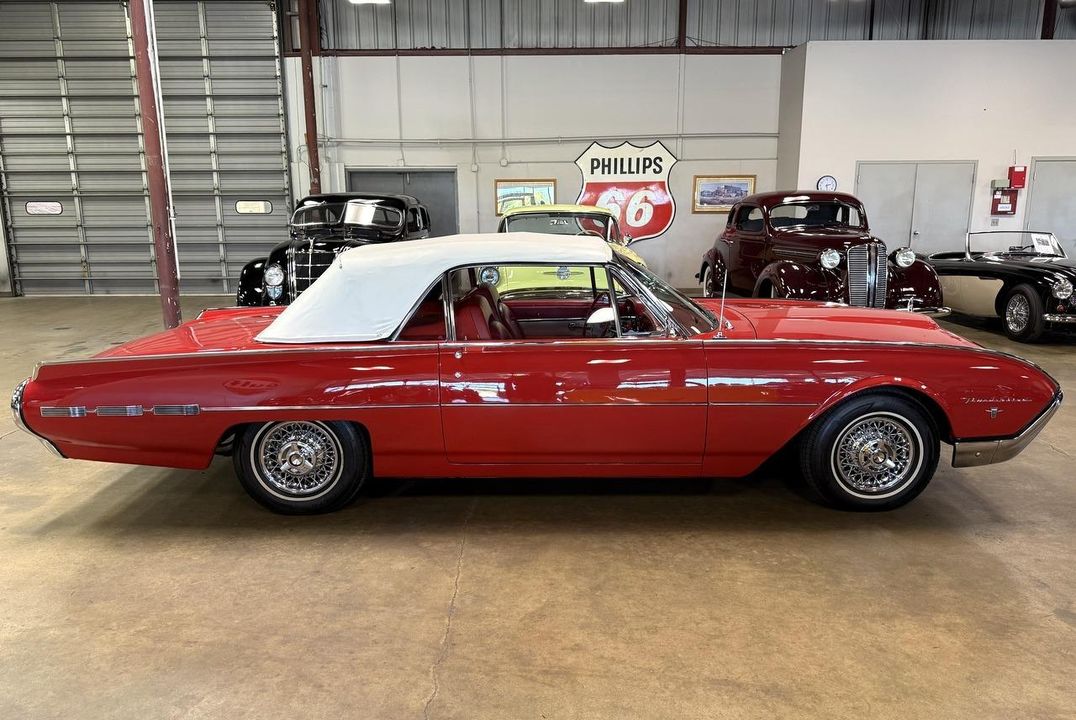 1962 Ford Thunderbird