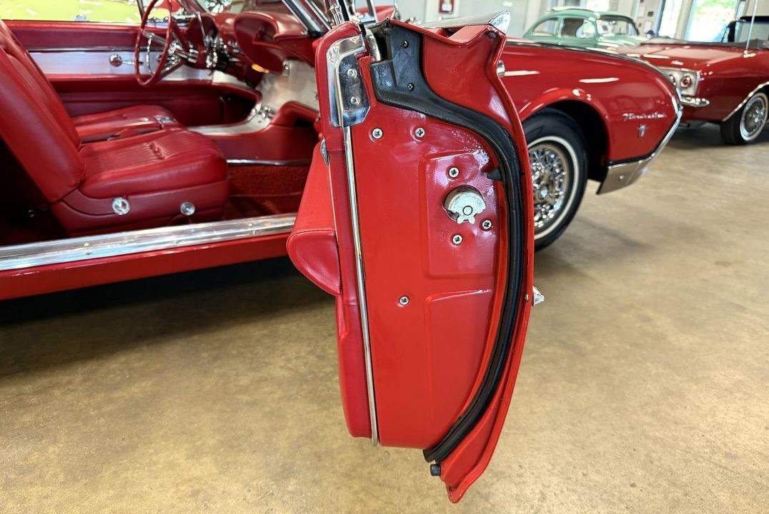 1962 Ford Thunderbird