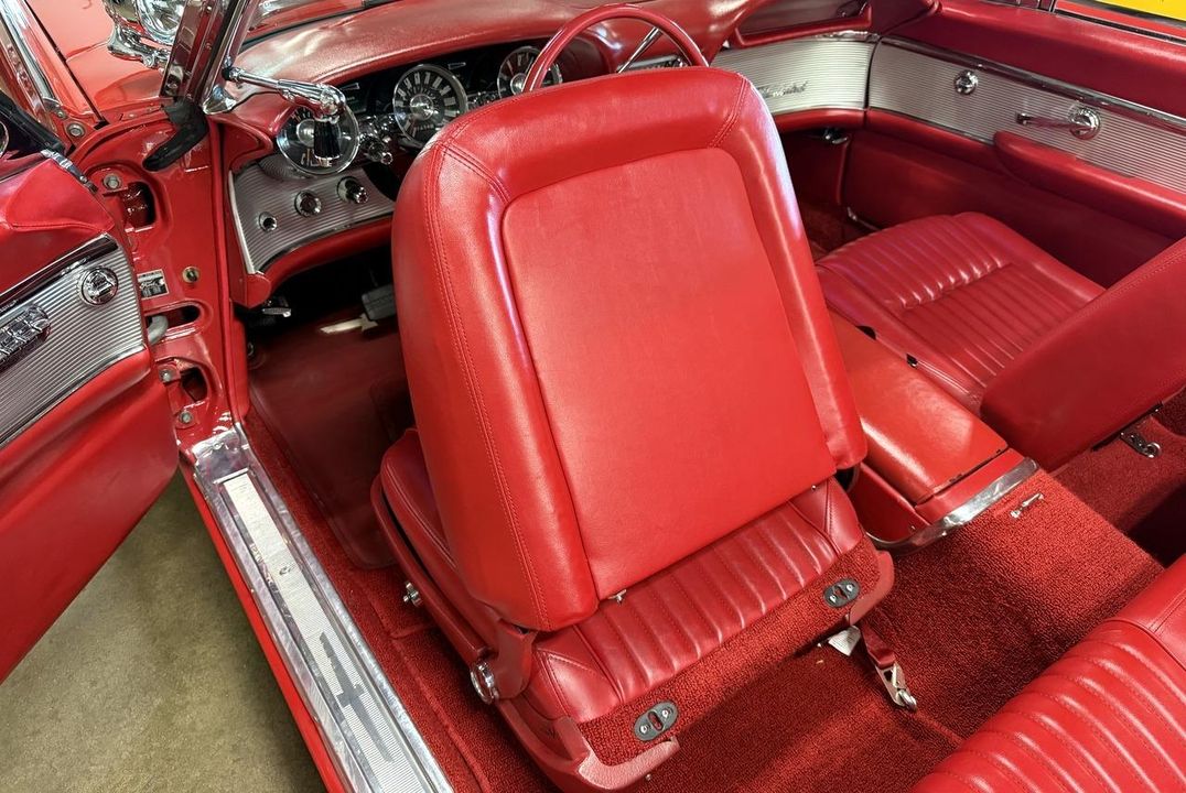 1962 Ford Thunderbird
