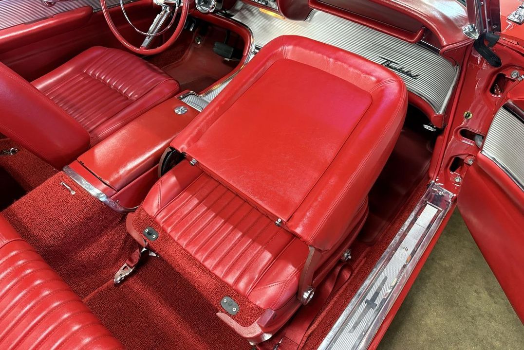 1962 Ford Thunderbird