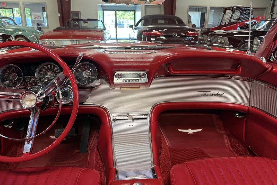 1962 Ford Thunderbird