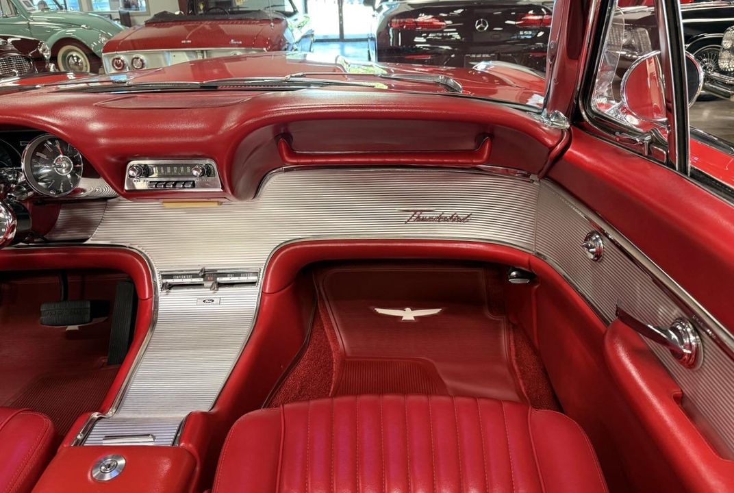 1962 Ford Thunderbird