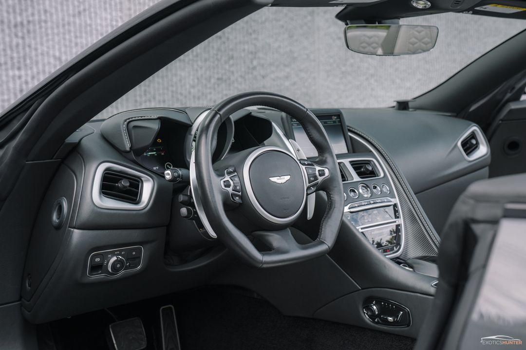 2020 Aston Martin DBS