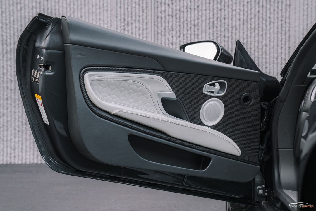 2020 Aston Martin DBS