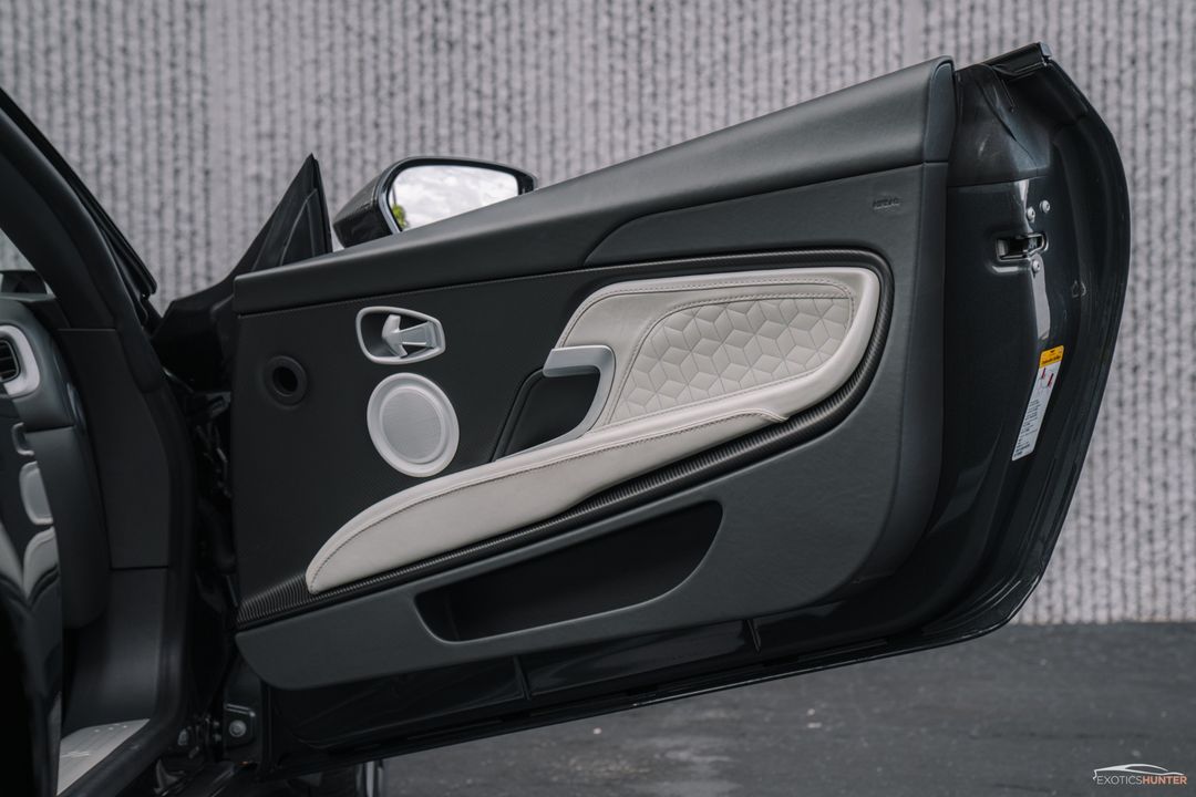 2020 Aston Martin DBS