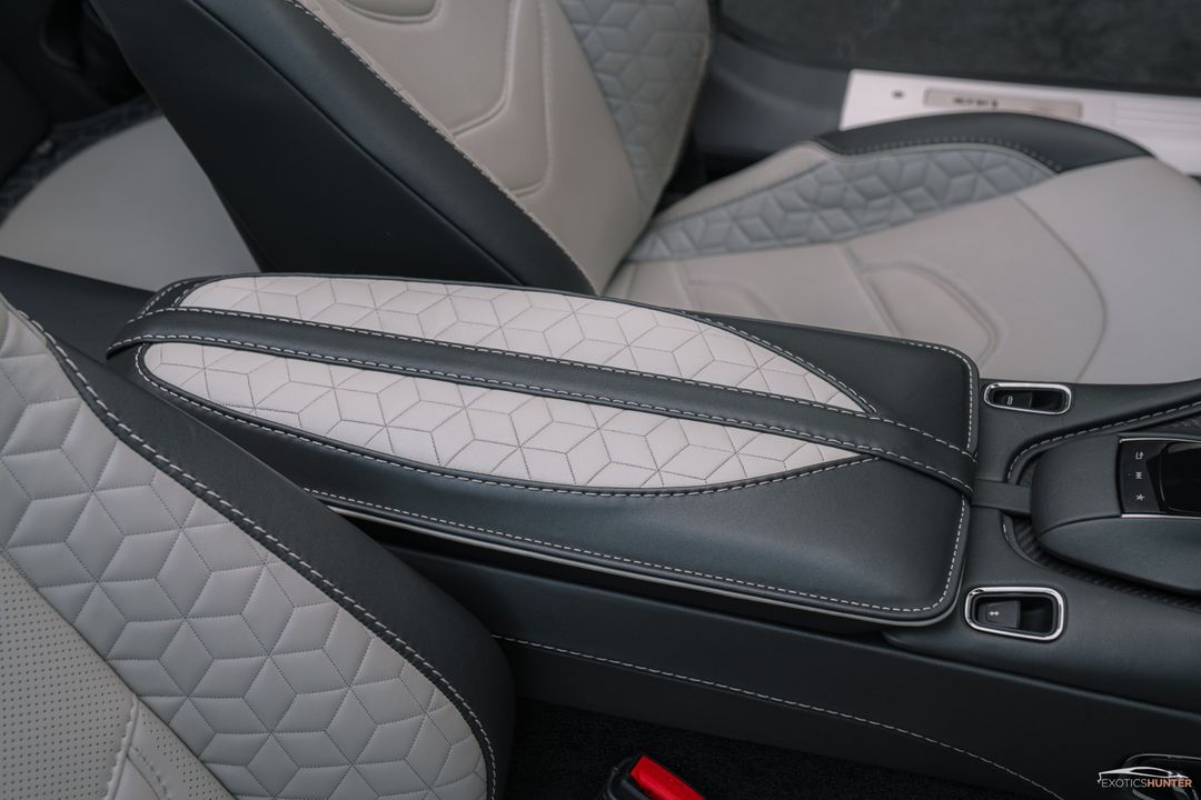 2020 Aston Martin DBS