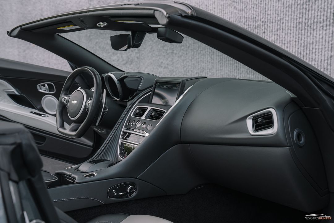 2020 Aston Martin DBS