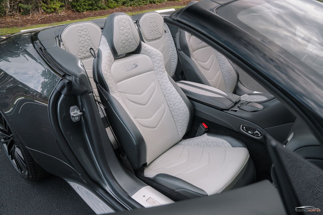 2020 Aston Martin DBS