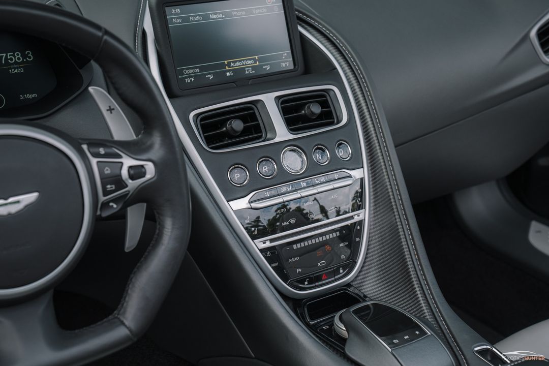 2020 Aston Martin DBS