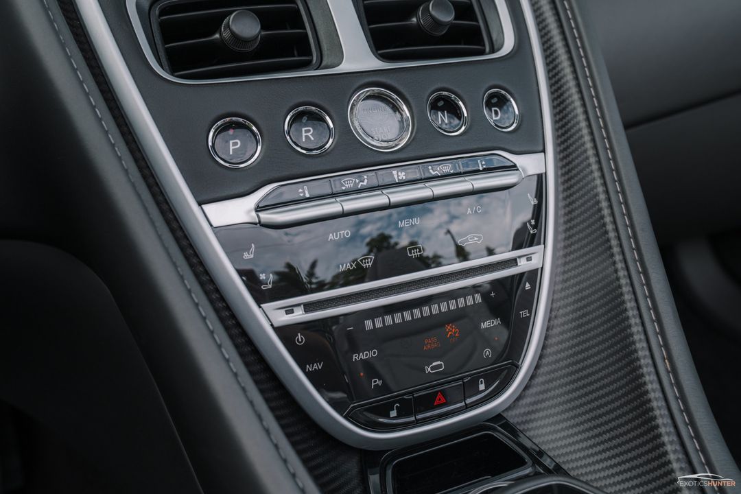 2020 Aston Martin DBS