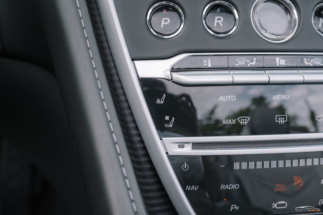 2020 Aston Martin DBS