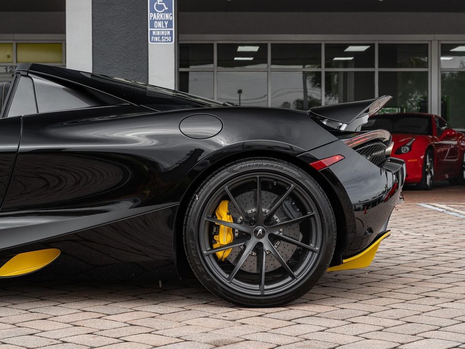 2022 McLaren 720S